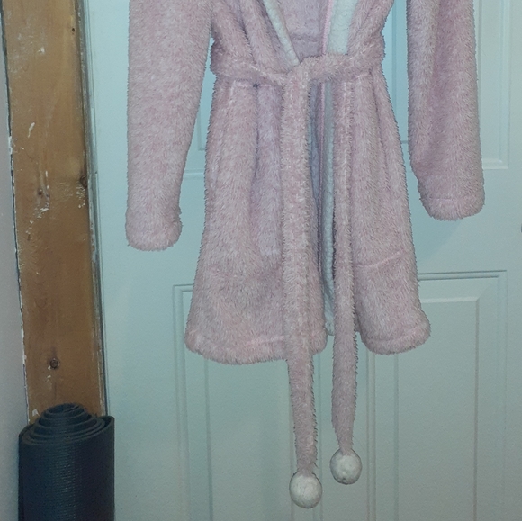 Robe - Picture 5 of 5